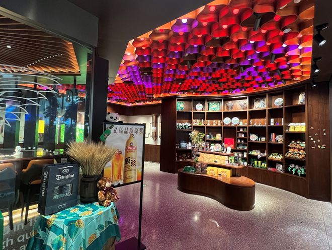 文旅复苏客流“回春”，啤酒之都机场掀起“打包”狂欢 新鲜水果与啤酒共舞